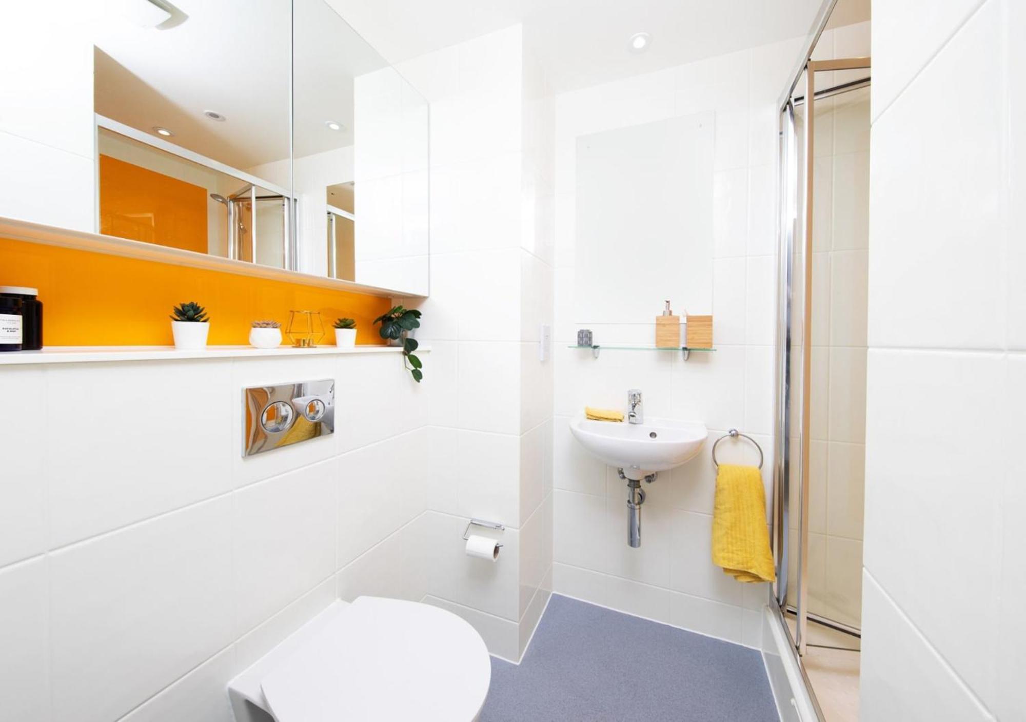 For Students Only Ensuite Bedrooms With Shared Kitchen At Cathedral Point In ウィンチェスター エクステリア 写真