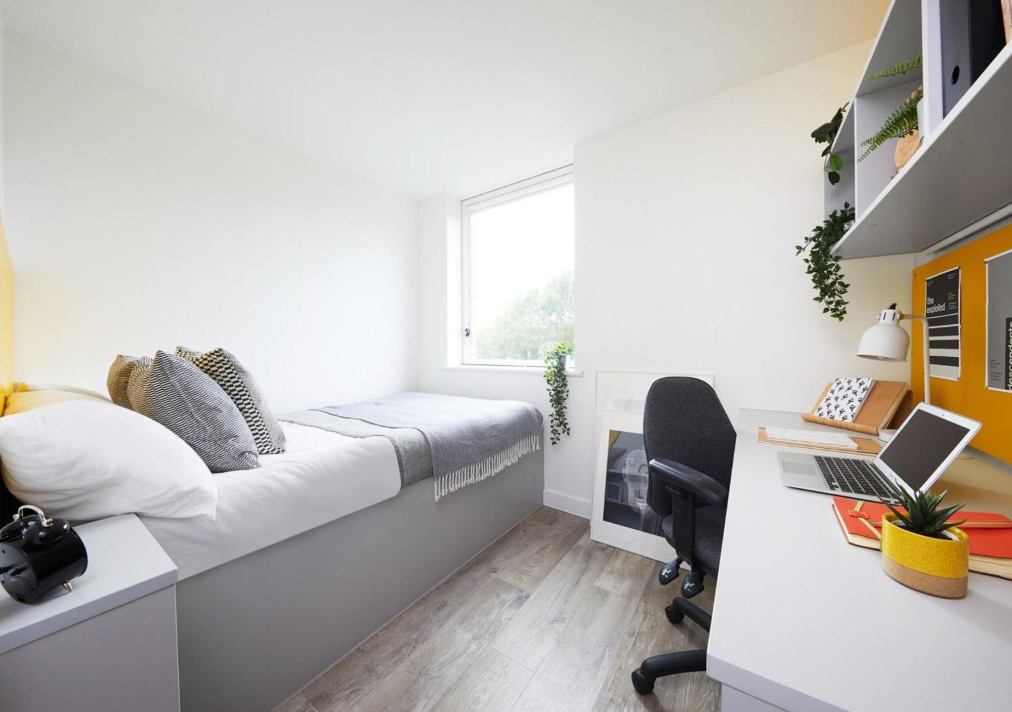For Students Only Ensuite Bedrooms With Shared Kitchen At Cathedral Point In ウィンチェスター エクステリア 写真